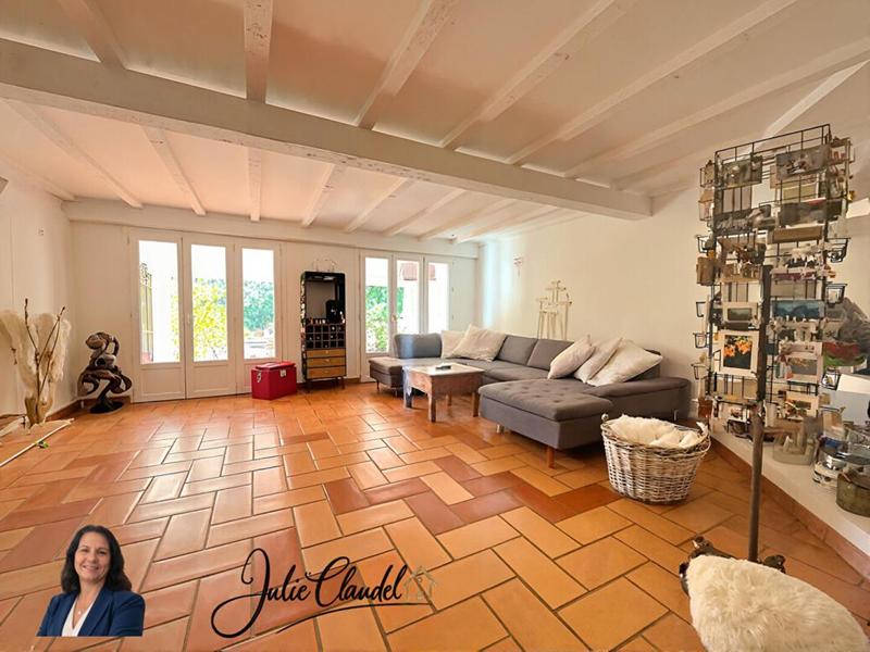 Maison - 274 m² - 9 pièces
