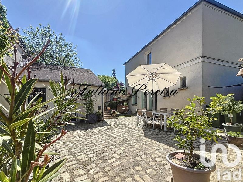 Maison - 205 m² - 9 pièces