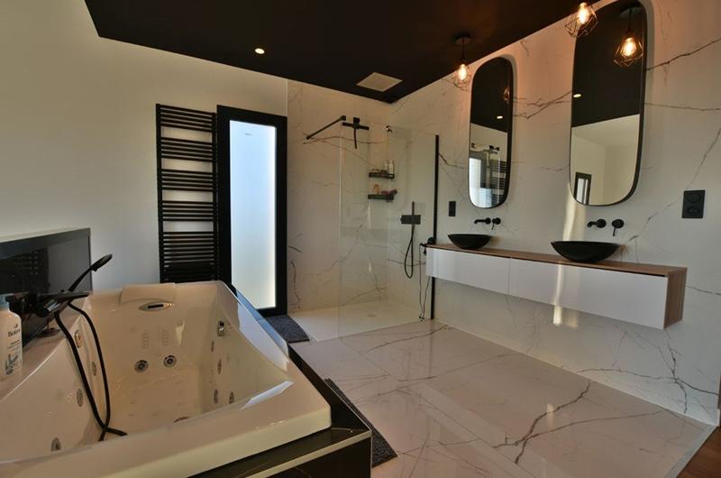 Maison - 260 m² - 6 pièces