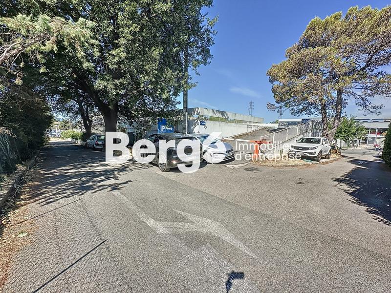 Local commercial - 1 900 m²