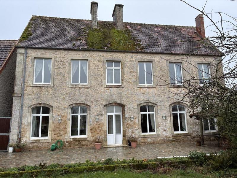 Propriété - 240 m² - 6 pièces