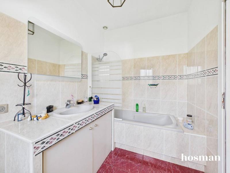 Maison - 210 m² - 5 pièces