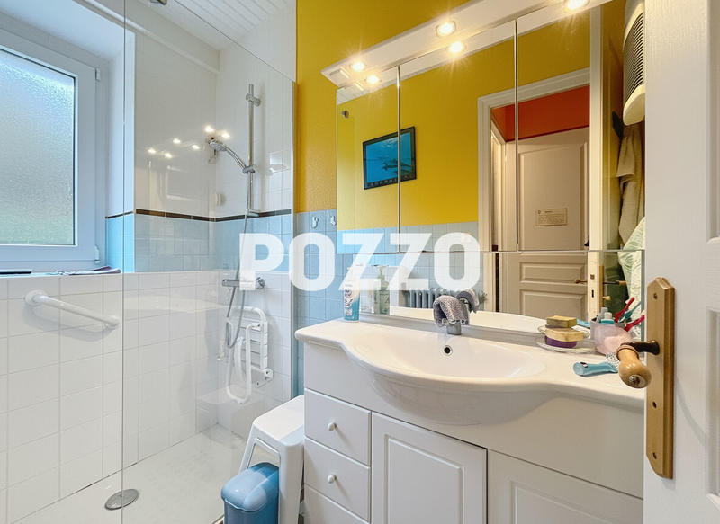 Maison - 180 m² - 9 pièces