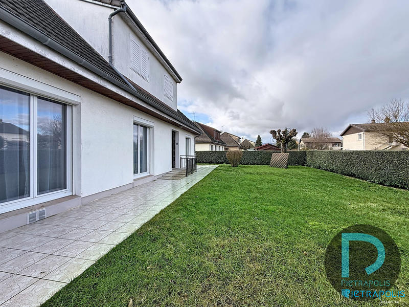 Maison traditionnelle - 133 m² - 6 pièces