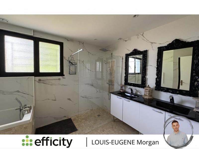 Maison - 220 m² - 9 pièces