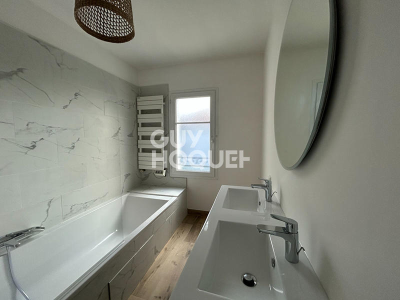 Maison - 241 m² - 7 pièces