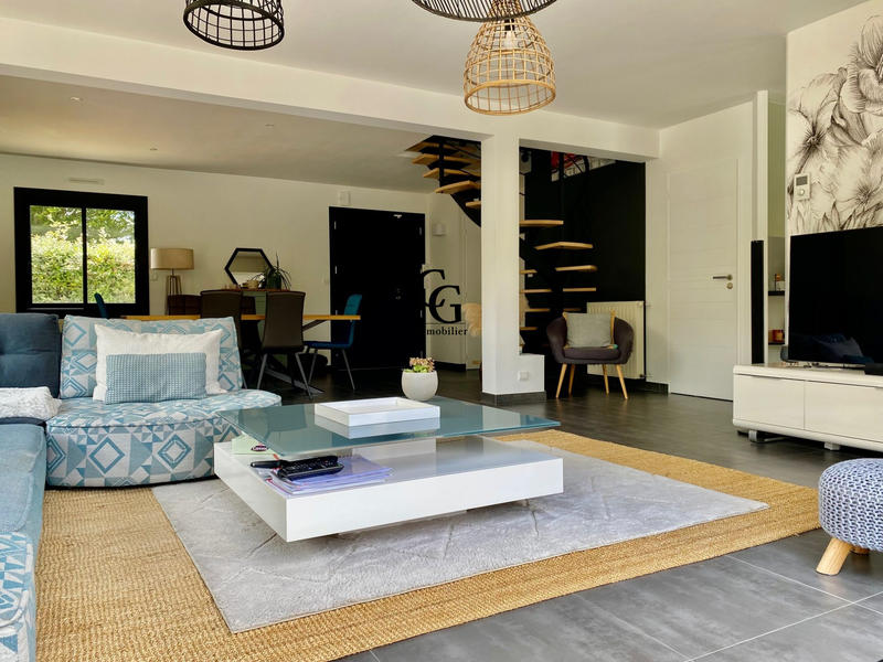 Maison - 180 m² - 7 pièces