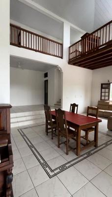 Maison - 200 m² - 5 pièces