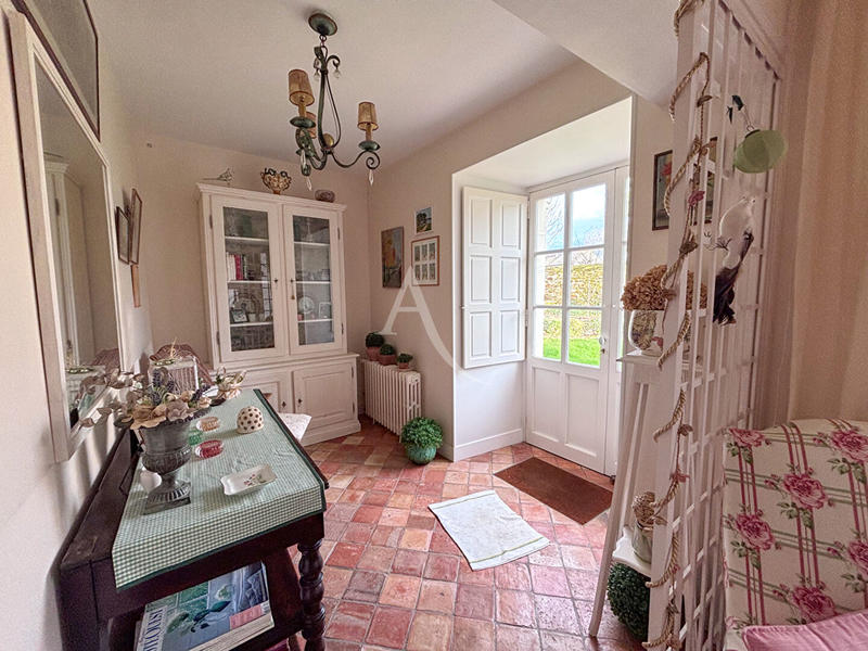 Maison - 240 m² - 8 pièces