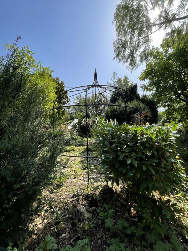 Propriété - 233 m² - 9 pièces