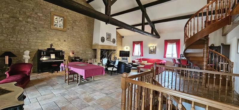 Maison de village - 295 m² - 7 pièces