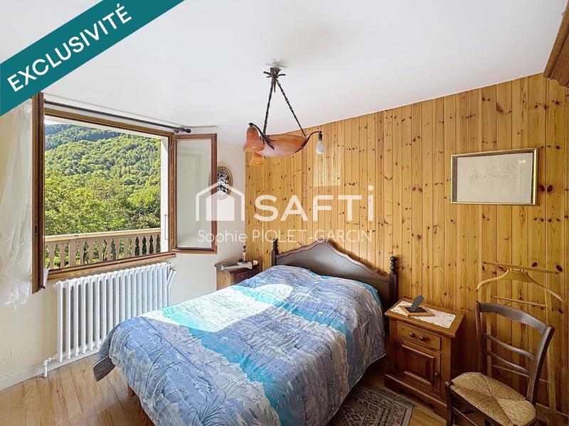 Maison - 221 m² - 8 pièces