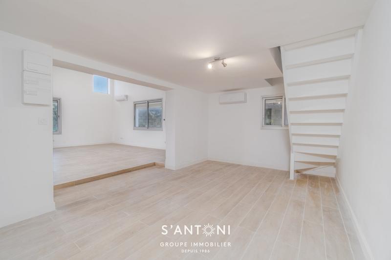 Maison - 217 m² - 5 pièces