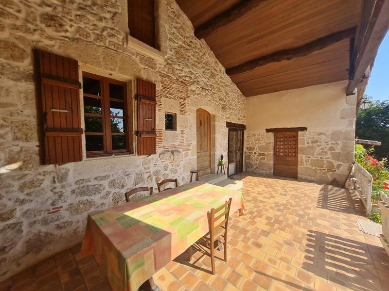 Maison - 204 m² - 7 pièces