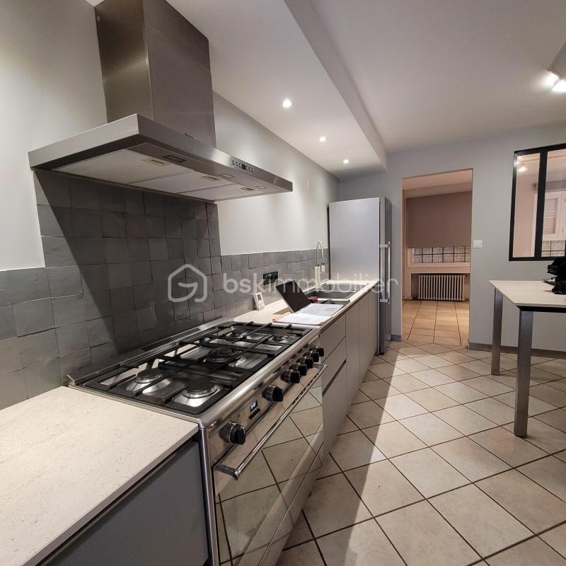 Propriété - 202 m² - 8 pièces