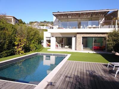 Maison - 301 m² - 9 pièces