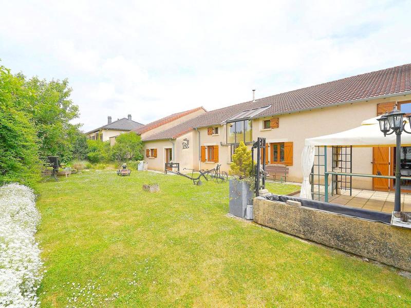 Maison - 250 m² - 8 pièces