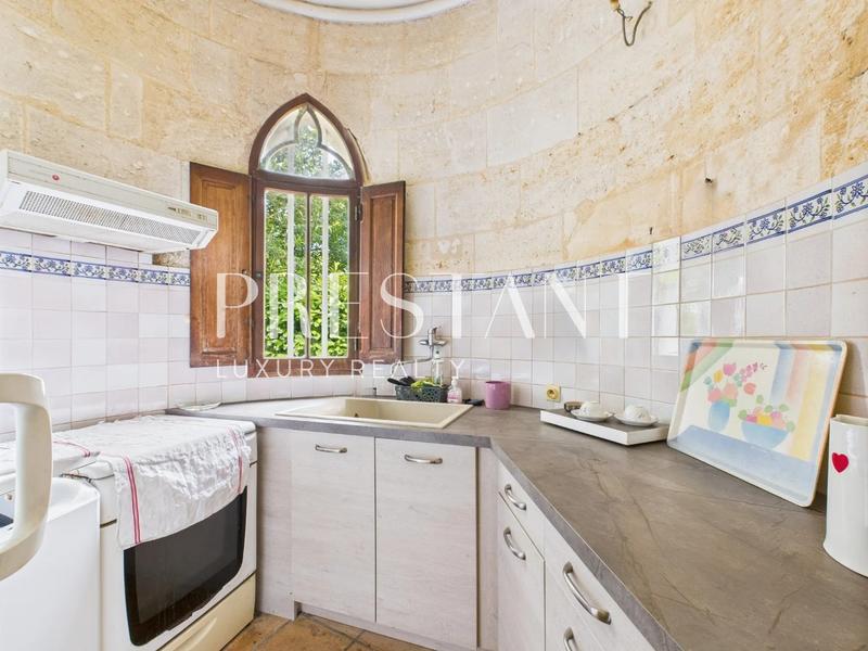 Maison - 400 m² - 10 pièces