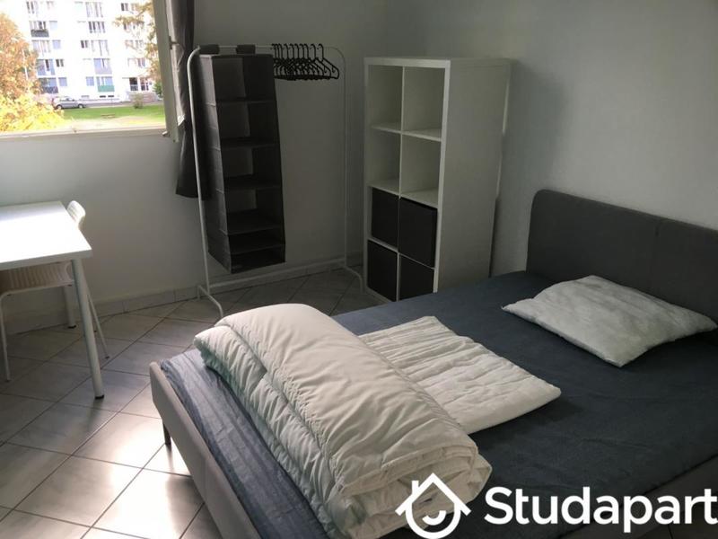 Chambre - 10 m² - 1 pièce