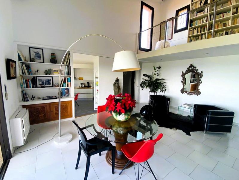 Maison - 220 m² - 6 pièces