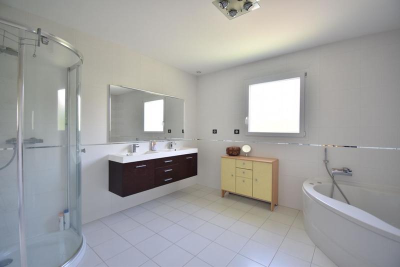 Villa - 240 m² - 6 pièces