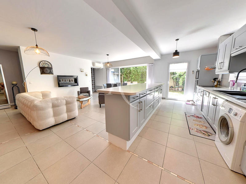 Maison - 183 m² - 8 pièces