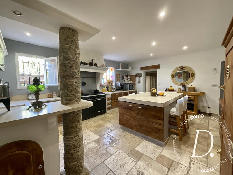 Maison - 141 m² - 5 pièces