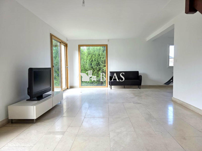 Maison traditionnelle - 131 m² - 6 pièces