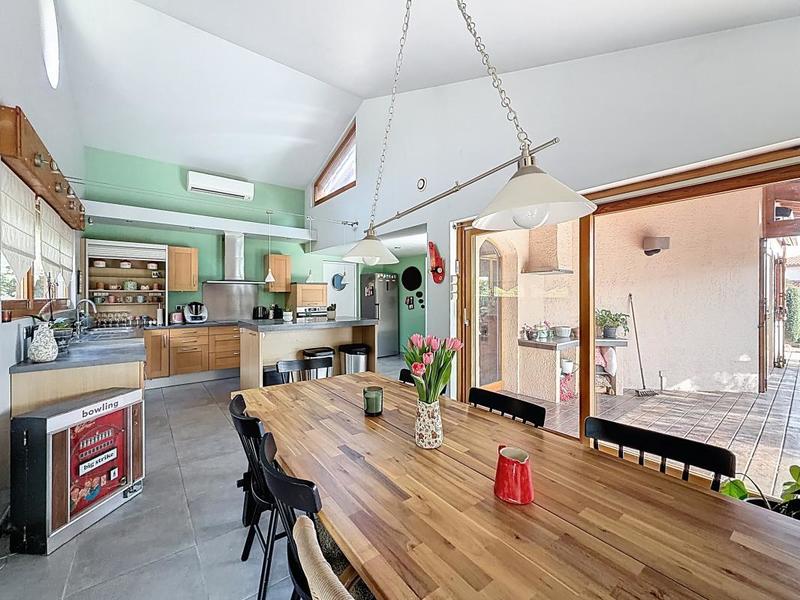 Villa - 180 m² - 6 pièces