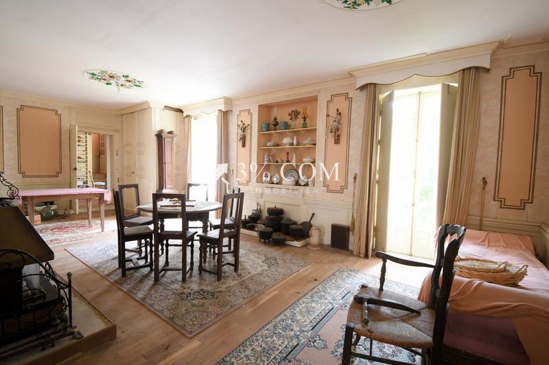Propriété - 264 m² - 11 pièces