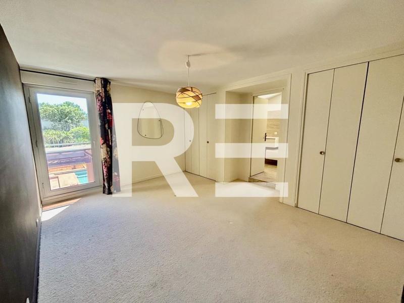 Villa - 357 m² - 9 pièces