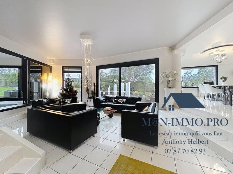 Maison contemporaine - 207 m² - 7 pièces