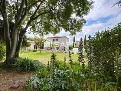 Maison - 209 m² - 6 pièces