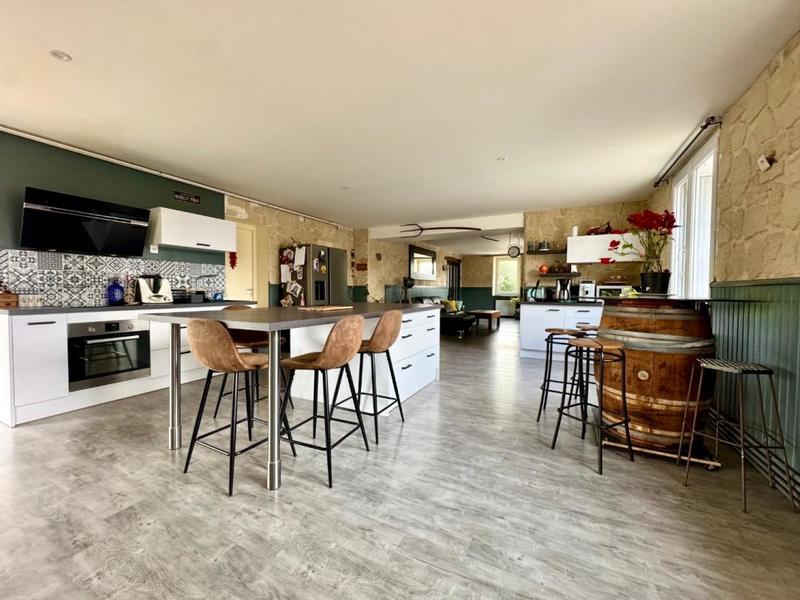 Maison - 400 m² - 15 pièces