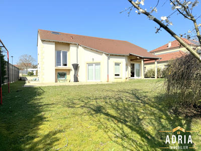 Maison - 196 m² - 7 pièces