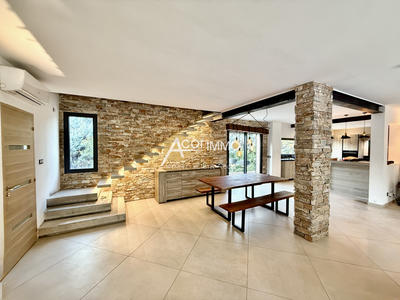 Maison - 192 m² - 7 pièces