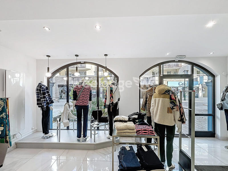 Fonds de commerce - Magasins - 84 m²