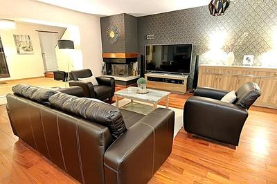 Maison - 200 m² - 13 pièces