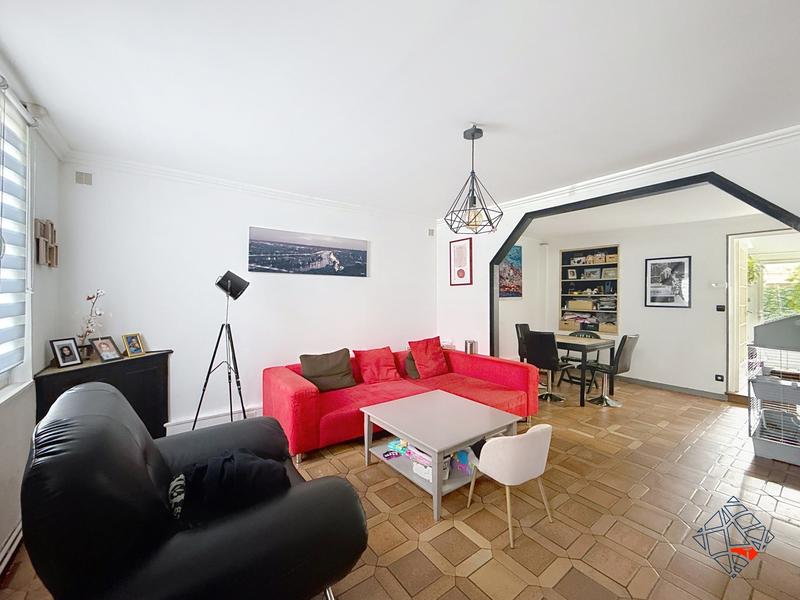 Maison - 96 m² - 5 pièces