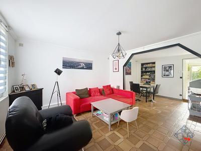 Maison - 96 m² - 5 pièces