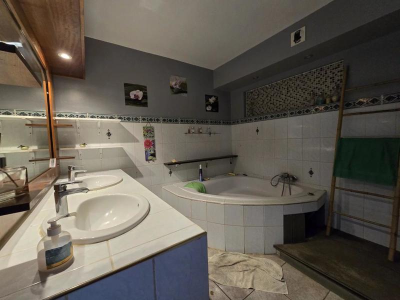 Maison - 200 m² - 8 pièces