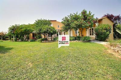 Maison - 230 m² - 8 pièces