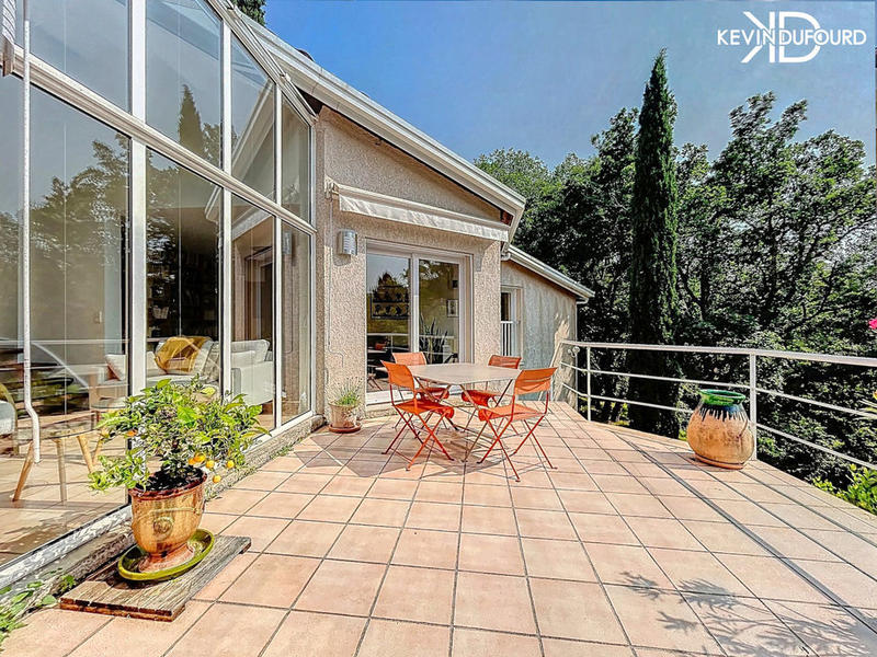 Maison - 180 m² - 7 pièces