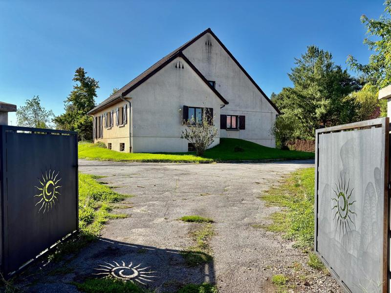 Maison - 357 m² - 10 pièces