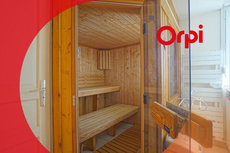 Maison - 220 m² - 6 pièces