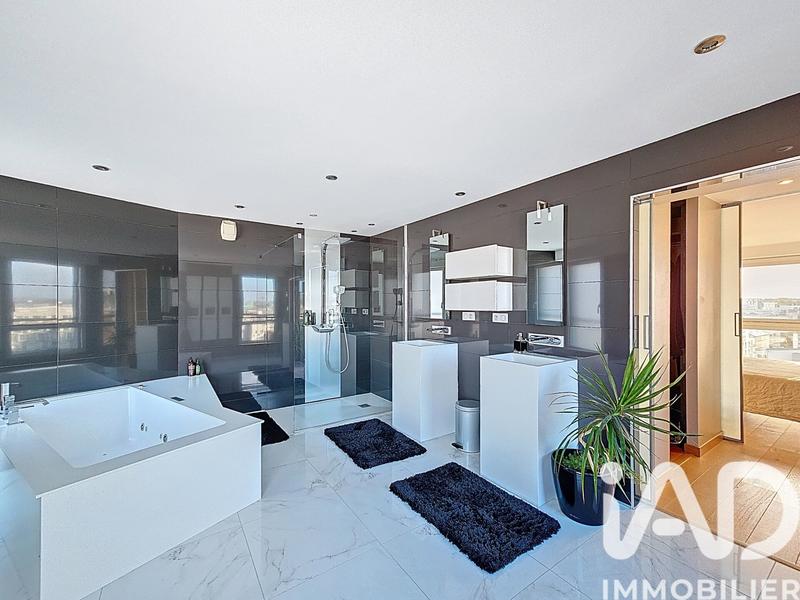 Duplex - 198 m² - 7 pièces