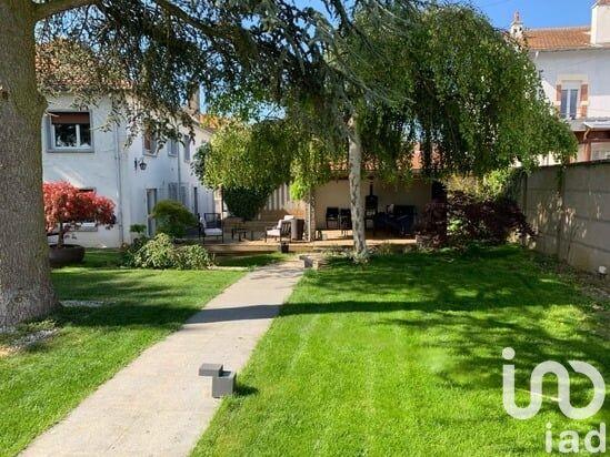 Maison - 250 m² - 10 pièces