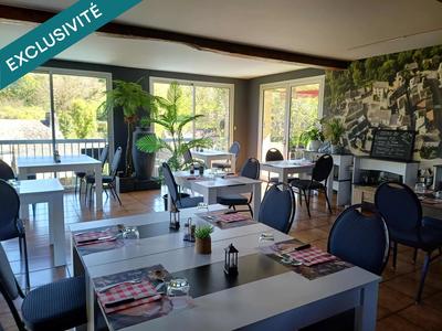 Maison - 278 m² - 10 pièces