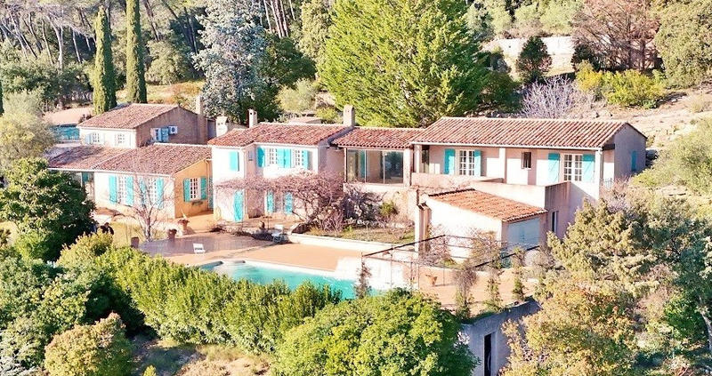 Maison - 260 m² - 10 pièces