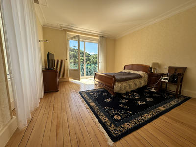 Maison - 263 m² - 8 pièces